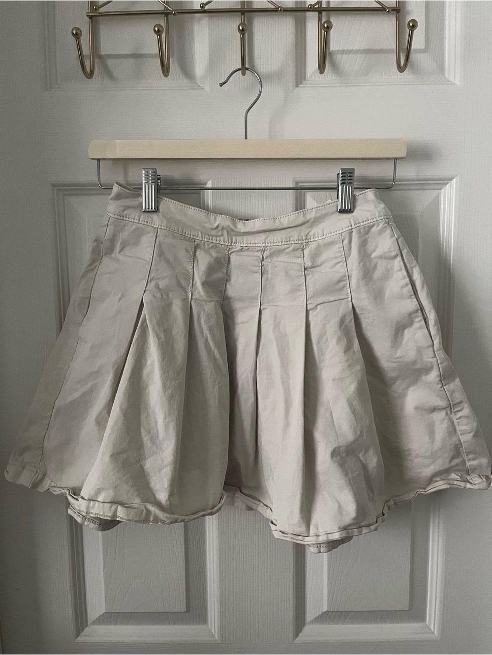Women's Pleated skirt in Light Beige